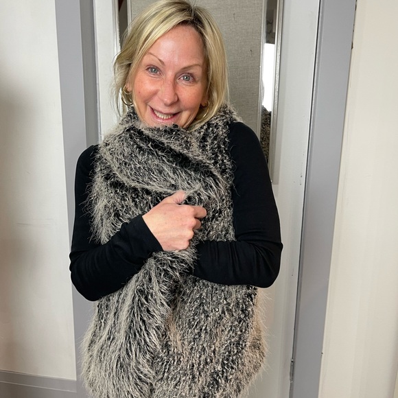 Faux fur vest - Picture 5 of 5